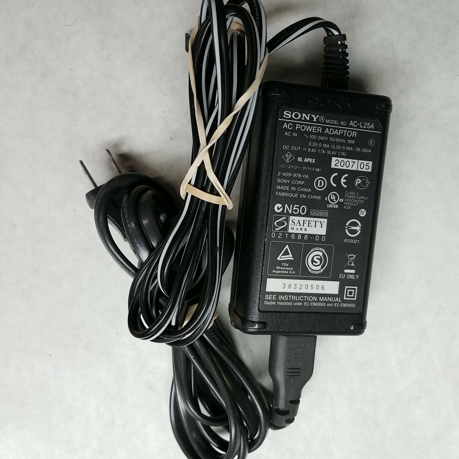 NEW Sony AC-L25A 8.4VDC 1.7A AC Adapter Charger